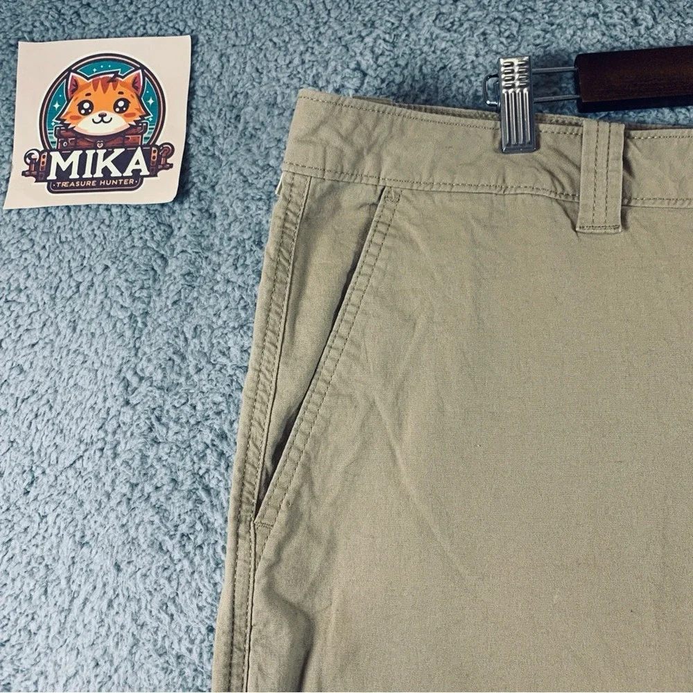 Magellan Outdoors Shorts Men's Flat Front Cotton Blend Khaki Size 40W Inseam 10